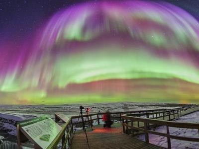  摄影学家实拍绝美北极光 感受星河灿烂宇宙奥秘