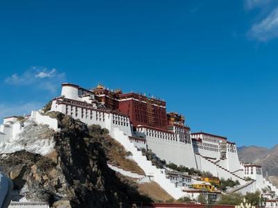  西藏拉萨布达拉宫完成冬季换“装”