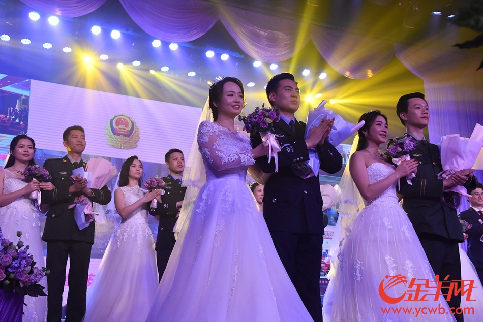 警服+婚纱!广东160对警队新婚夫妇踏过鹊桥