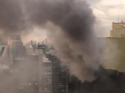  美国纽约市特朗普大楼起火 现场浓烟滚滚
