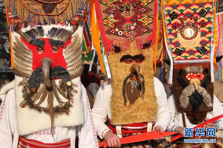 保加利亚举办国际面具节