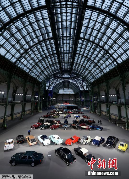 巴黎举行古董车展 经典老爷车组豪华阵容进行拍卖