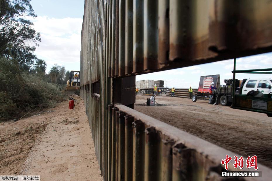 美国墨西哥边境墙开建 首期要花1800万美元