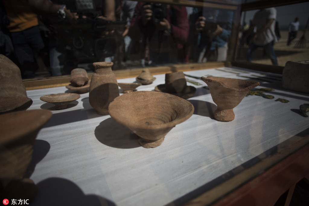 埃及开罗南部发现大型墓地 距今3000年现众多宝藏【6】