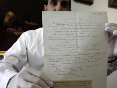  爱因斯坦写给意大利学生的书信将被拍卖