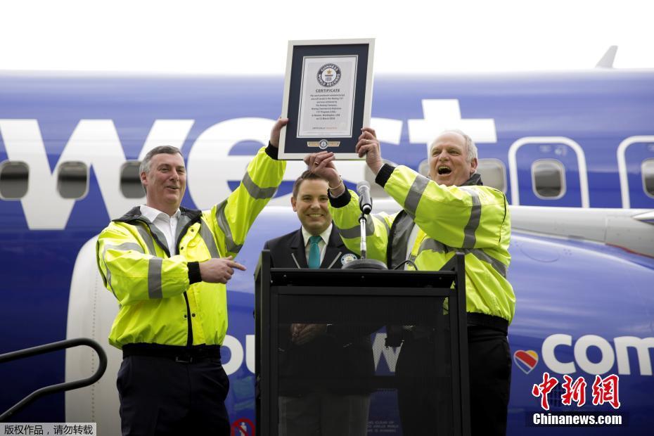 美国波音公司庆祝生产第10000架737客机 破世界纪录