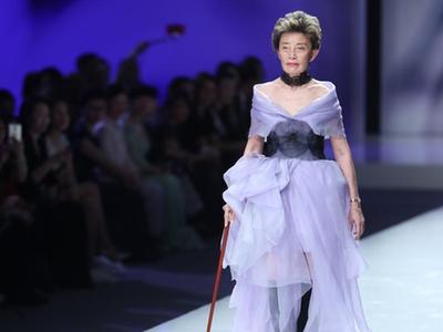  “摩登时代”时装发布在京举行 超模教母走秀