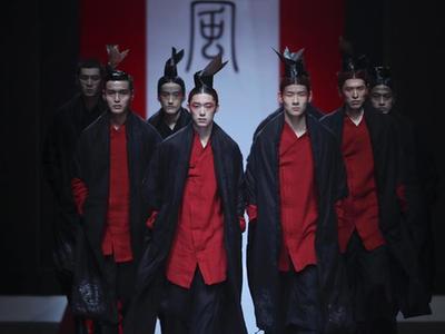  龙剪风·时尚中国风时装发布会在北京举行
