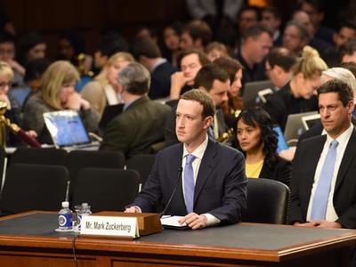  扎克伯格在美国会就脸书数据被滥用道歉