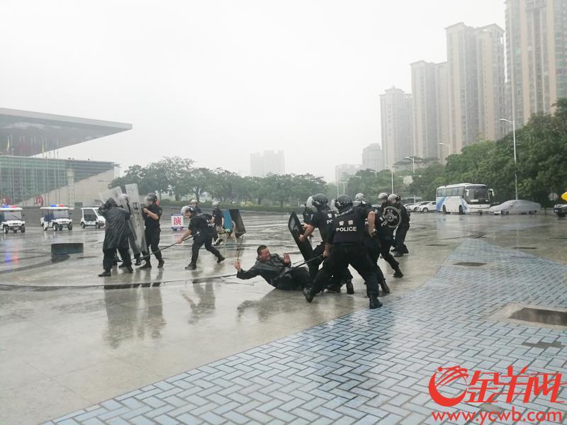 千余警力24小时屯警街面宝安公安分局网格布