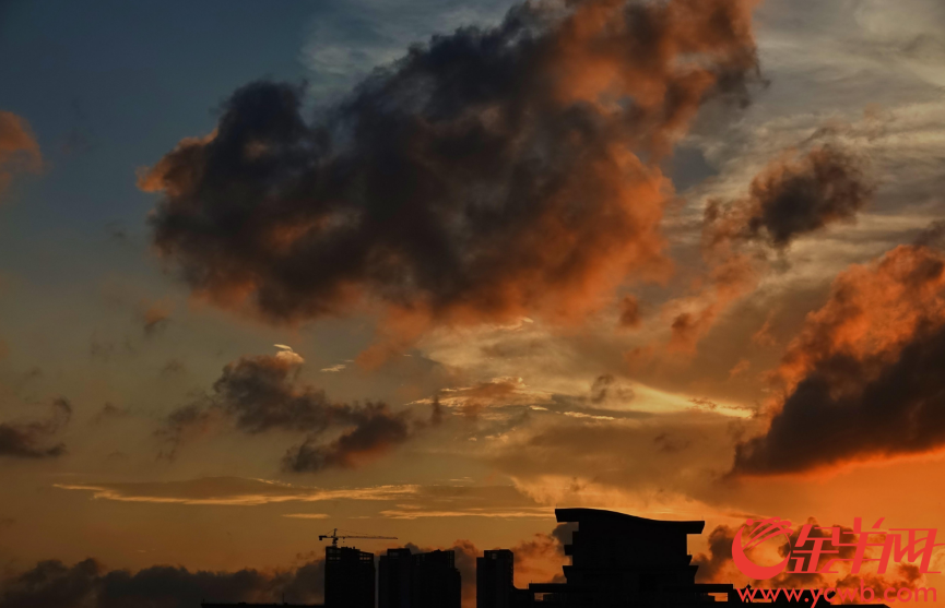 大雨后羊城晚霞如画