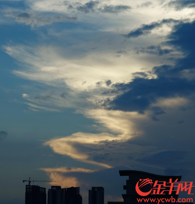 大雨后羊城晚霞如画