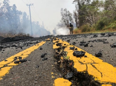  夏威夷火山喷发新现裂缝 周边居民被迫疏散