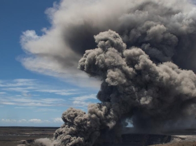  美国夏威夷基拉韦火山猛烈喷发 火山灰柱最高达9100多米