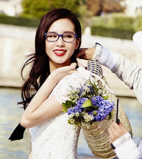 拍摄品牌大片  刘诗诗烈焰红唇  知性又不失性感