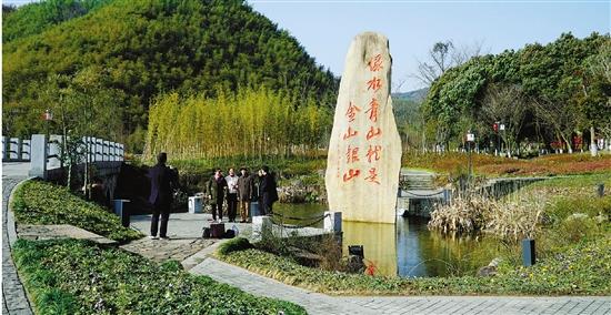 春节期间,余村每天迎来千余游客.