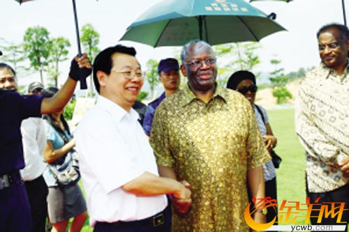 周泽荣_周泽荣陪同联合国副秘书长甘巴 ...