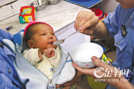 健康 男婴被弃 公交车上 希望父母尽快现身 - 金