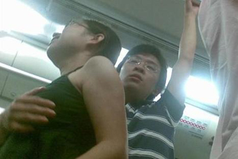 铁里摸<em>女友乳房</em>