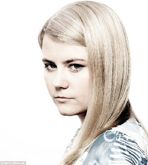 <em>10岁</em>被<em>绑架</em>做8年家奴 囚室<em>少女</em>回首不堪3096