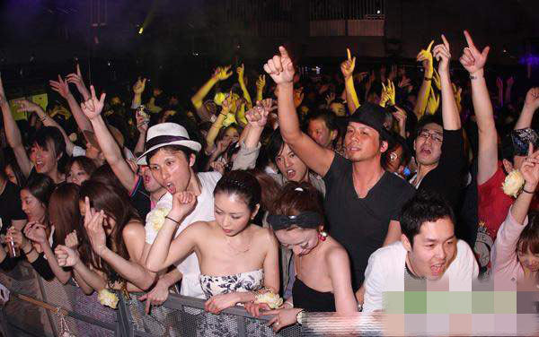 狂拍日本<em>女人</em>夜店<em>疯狂</em>瞬间