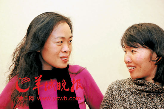 对周模英(右)来说,杨斌如同一棵大树,在风雨中给她帮助和保护 羊城晚报记者刘琳摄 对周模英(右)来说,杨斌如同一棵大树,在风雨中给她帮助和保护 羊城晚报记者刘琳摄