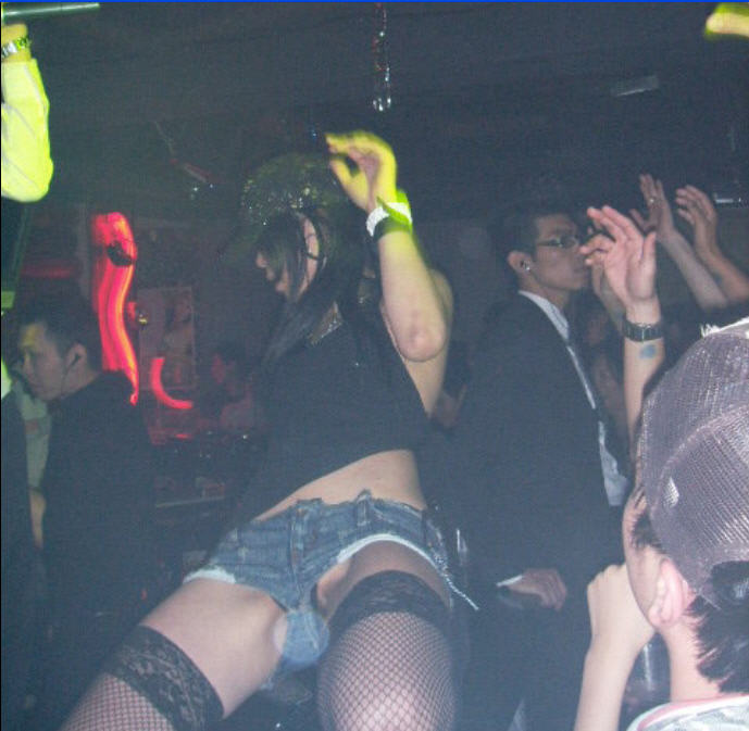 实拍狂野夜店<em>性感美女热舞</em>(组图)--金羊网