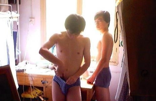 大学男生们的恶搞生活(组图)--金羊网