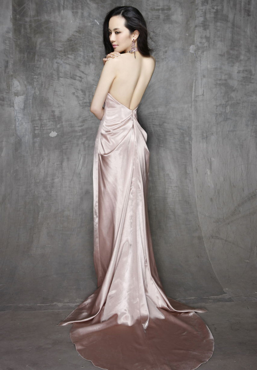 足球宝贝夏日清凉写真 尽现优美身段(高清图)--