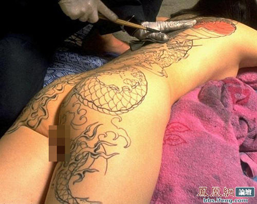 日黑帮女老大艳丽纹身(组图)--金羊网