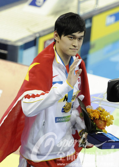 男子1500米自由泳决赛 孙杨夺冠破世界纪录