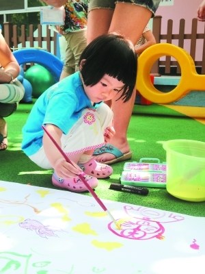 30幼儿入读广州天价幼儿园 每年学费将达6万