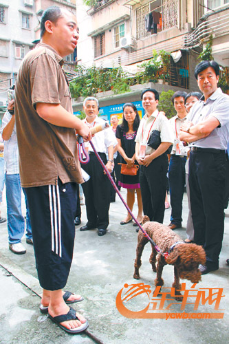 犬主拒罚款以死威胁 条例不完善穗警方执法难
