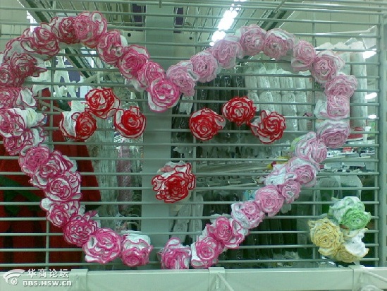 西安一<em>超市</em>摆放商品创意多 牙膏成坦克_新闻中