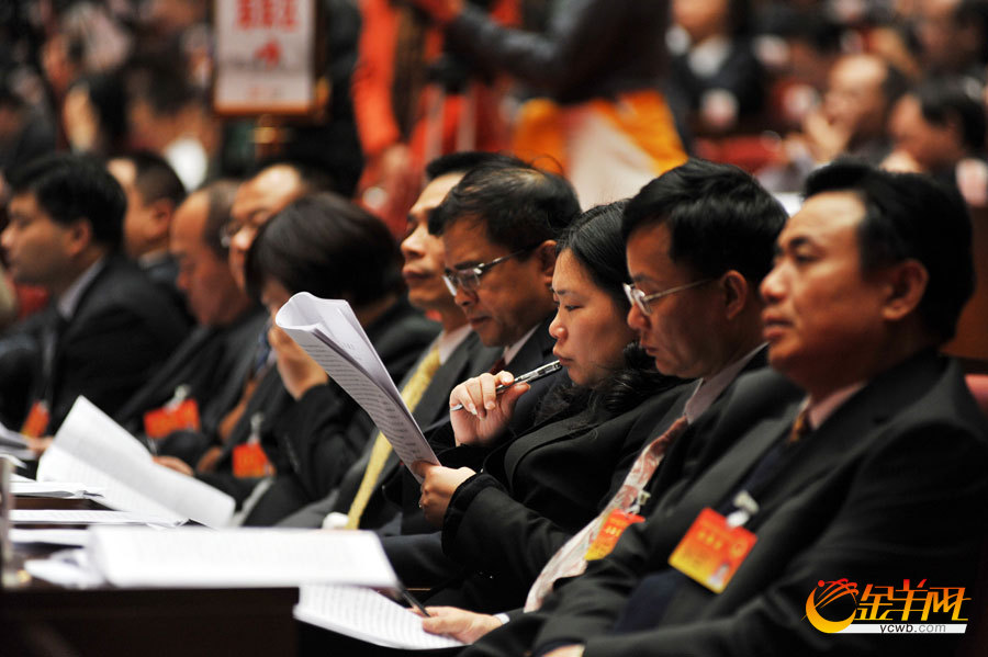 2012年广州市人大开幕 陈建华作政府工作报告