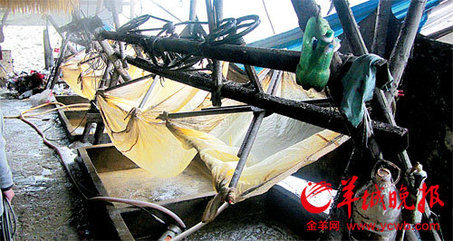 黑窝点制腐竹与<em>袜子内裤</em>一起晒·前沿东莞