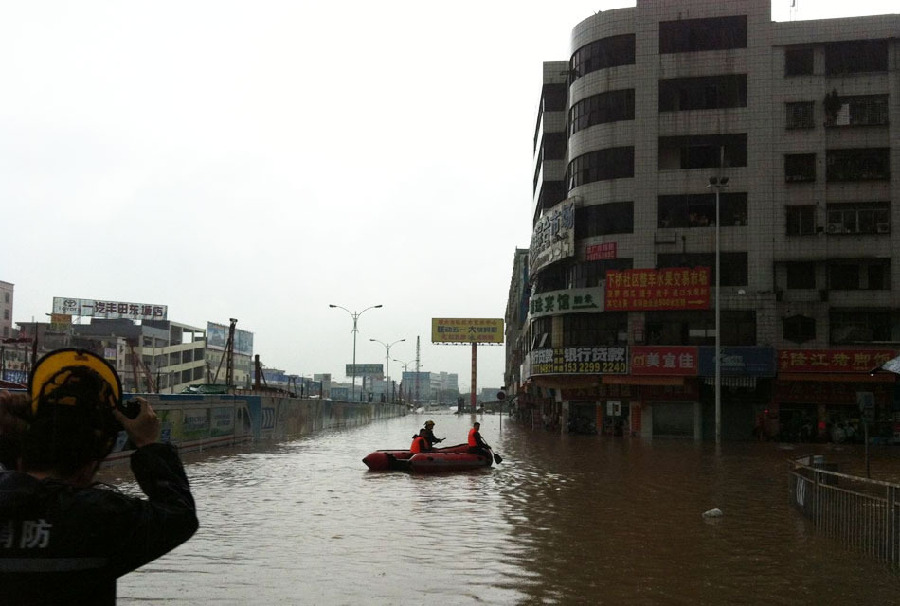 广州街变河 东莞街划船 佛山街变海