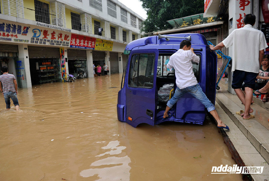 广州街变河 东莞街划船 佛山街变海