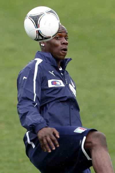 巴洛特利 欧洲杯_巴洛特利欧洲杯德国_巴洛特