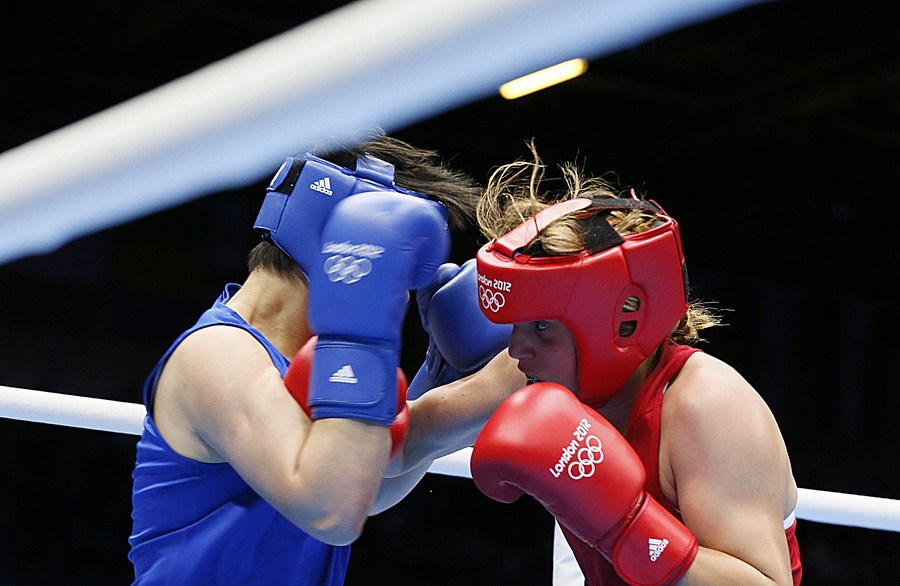 中国女拳王<em>胸罩扣子</em>被击开仍坚持比赛