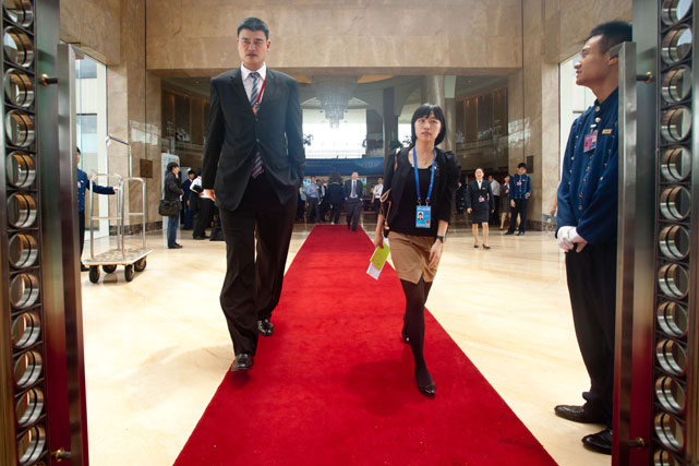 体育画报推出姚明退役一年生活专辑