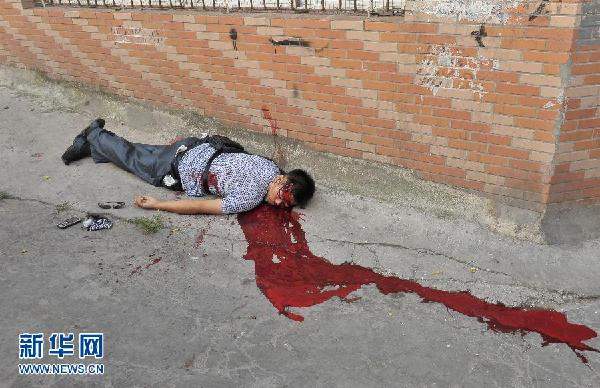 5名便衣24小时陪着\二妹\