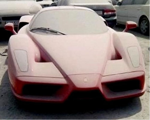 迪拜破产者出逃海外遗弃大量豪车