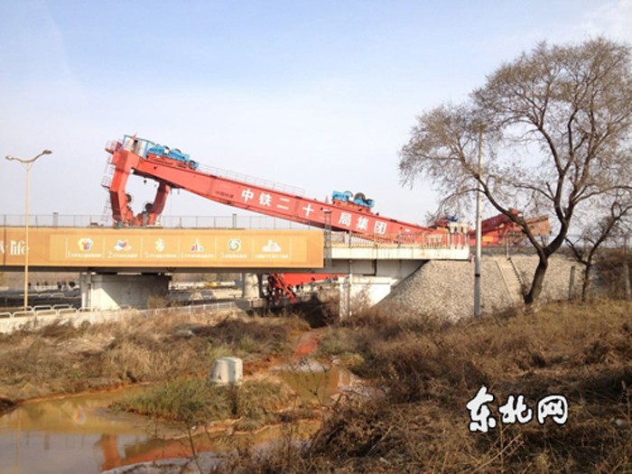 哈尔滨在建桥梁发生吊车事故 致1死多伤