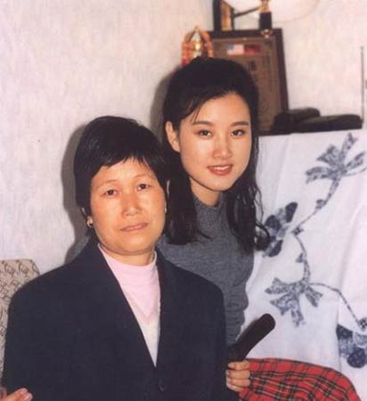 揭秘宋祖英<em>婚姻生活</em> 儿子<em>照片</em>大曝光-左派大本