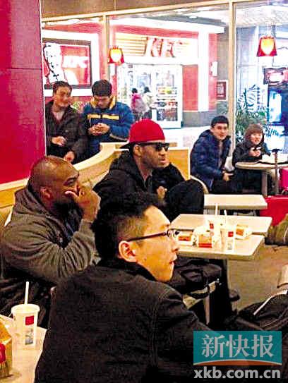 麦迪娜_麦迪加盟马刺的收入(2)