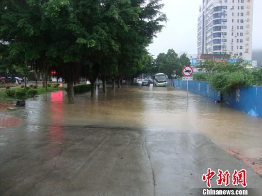 珠海暴雨图片