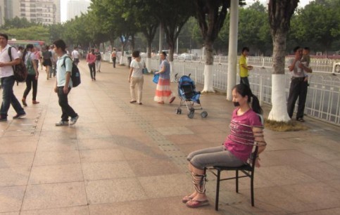 <em>被绑</em>住的<em>美女</em>_<em>被绑</em>着摸来摸去_绳模的痛苦_警
