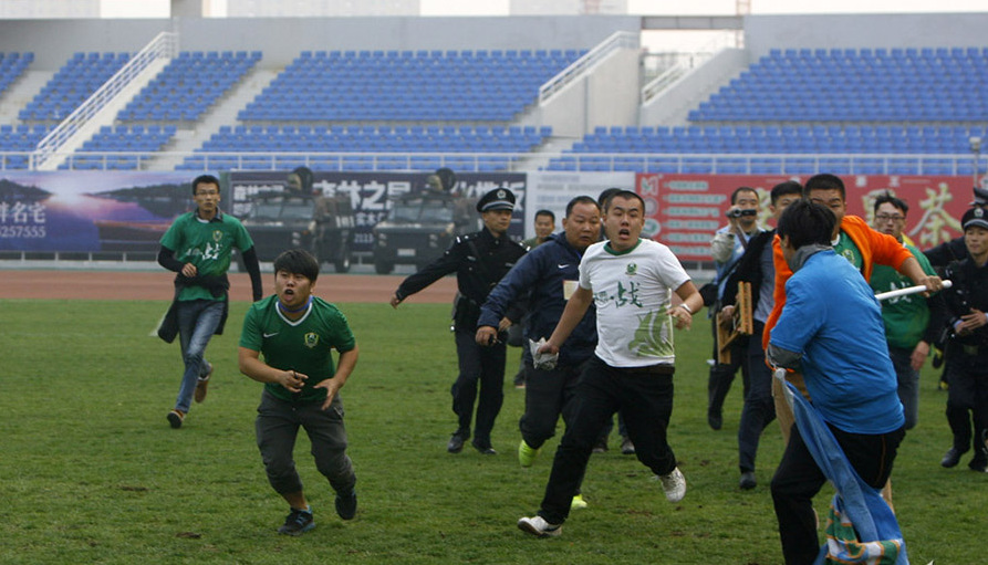  山东民警被群殴 新消息评论 -微博生活网