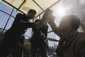 深圳富婆53万雇凶修理出轨男友 毁其妻子容貌